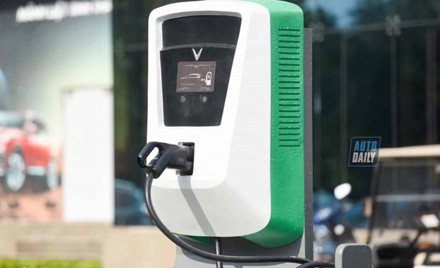VinFast partners with French firm in developing vehicle charging stations