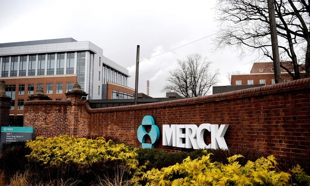 Pfizer’s and Merck's at-home antiviral COVID-19 pill gets US authorization