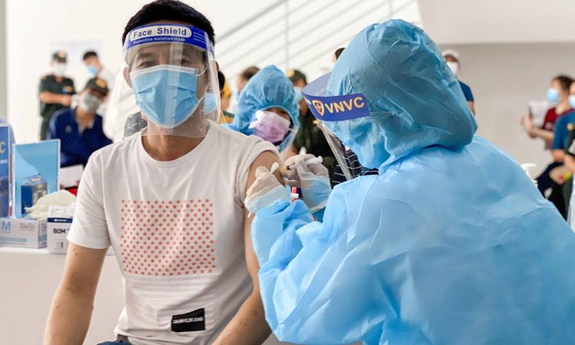 Vietnam aims to complete third dose vaccination against COVID-19 by late March 