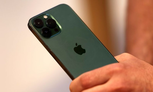 Apple to keep iPhone production flat in 2022 - Bloomberg News