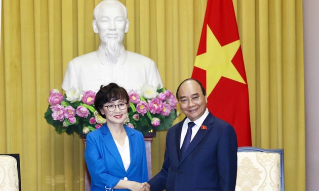 President receives representatives of RoK people in Vietnam
