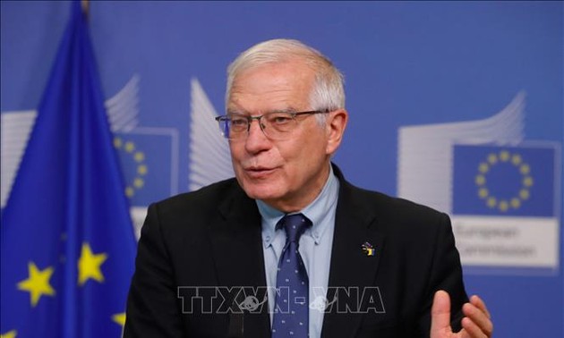Top EU diplomat in Tehran to discuss nuclear talks