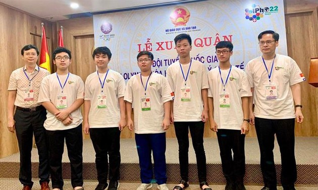 Vietnamese students win 5 medals at the 2022 International Physics Olympiad 