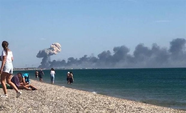 Blasts rock Russian air base in Crimea