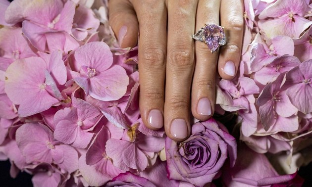 Vivid pink diamond could go for 35 million USD at Christie's auction