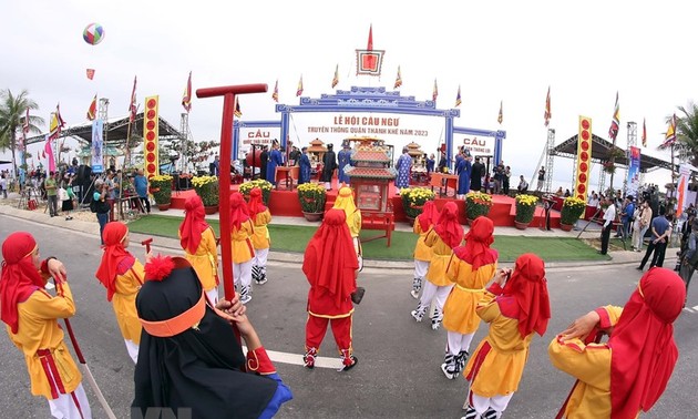 Whale worship festival opens in Da Nang
