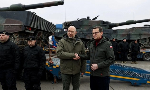 Poland delivers first Leopard tanks to Ukraine