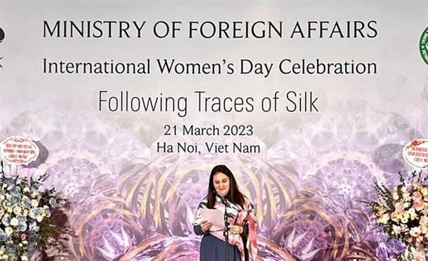 Vietnamese culture and silk are topics of event dedicated to women