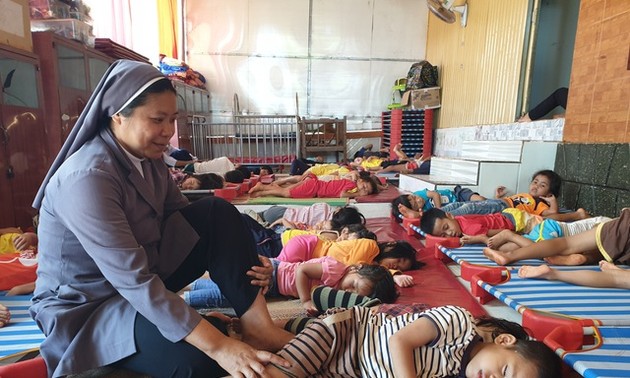 Монахиня Нгуен Тхи Ким Тьи – мать детей-сирот в детском доме Тхиенан
