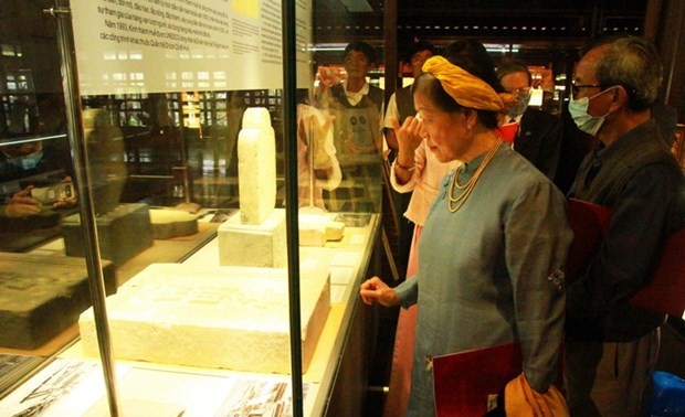 Открытие выставки, посвященной императору Зя Лонгу