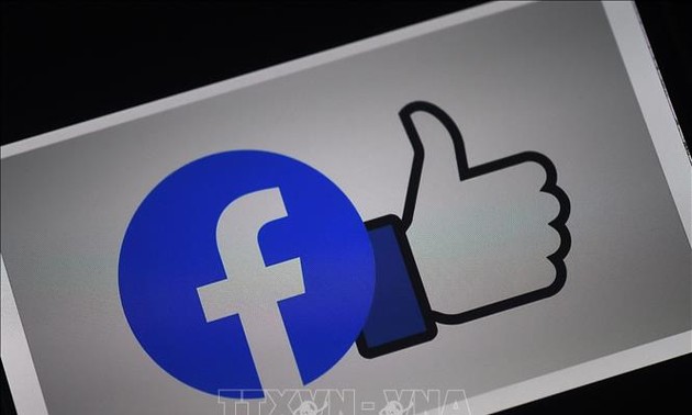 Роскомнадзор потребовал от Facebook восстановить доступ к материалам российских СМИ