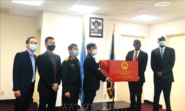 Вьетнам передал в дар Южному Судану медицинские принадлежности 