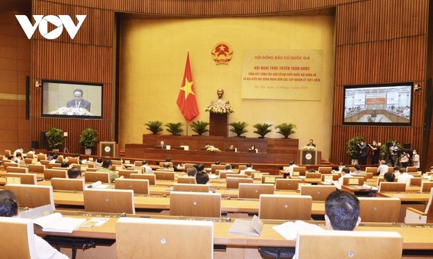 Спикер парламента Выонг Динь Хюэ председательствовал на общенациональной конференции по подведению итогов недавних выборов 