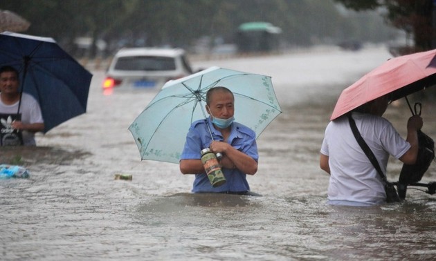 Премьер-министр Фам Минь Тинь направил телеграмму в связи с наводнениями в китайской провинции Хэнань