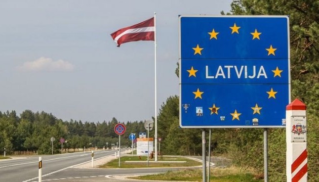Латвия и Литва ввели режим ЧС на приграничных с Беларусью территориях