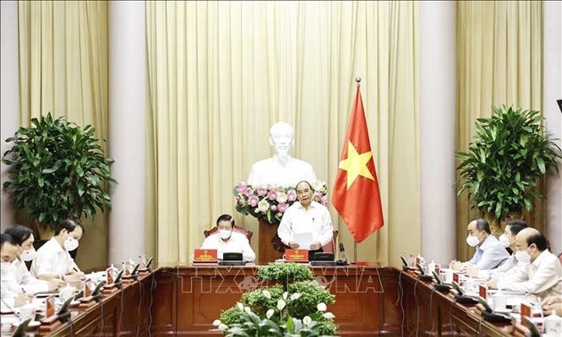 Президент Нгуен Суан Фук: исследования по вопросу правового государства должны быть подняты на новую высоту