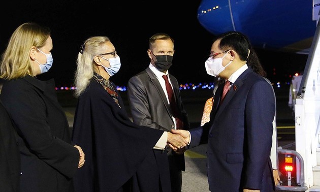 Председатель Нацсобрания Выонг Динь Хюэ начал официальный визит в Финляндию