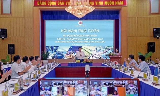 Поиск мер по ускорению социально-экономического развития и увеличению госинвестиций на 2022 год в дельте реки Меконг 