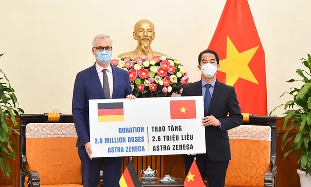 Вьетнам получил от правительства Германии 2,6 млн доз вакцины от COVID-19 AstraZeneca