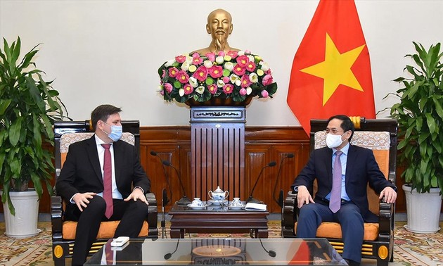 Дальнейшее укрепление традиционных дружеских отношений сотрудничества между Вьетнамом и Польшей