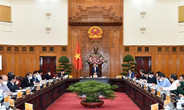 Премьер-министр Фам Минь Тинь: необходимо обеспечить эффективную реализацию программы социально-экономического восстановления и развития