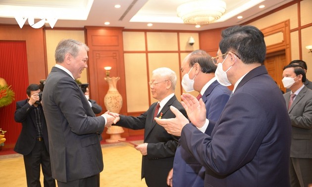 Обсуждены меры по активизации сотрудничества между Вьетнамом и Россией и двумя партиями в ближайшее время