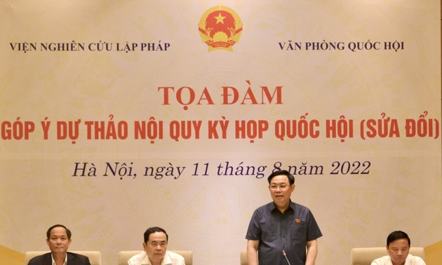 Председатель Нацсобрания Выонг Динь Хюэ принял участие в форуме по сбору мнений по проекту правил парламентской сессии