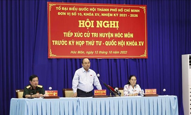 Президент Нгуен Суан Фук провел встречу с избирателями города Хошимина