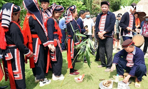 Красивые свадебные традиции красных заоцеввпровинцииТуенкуанг