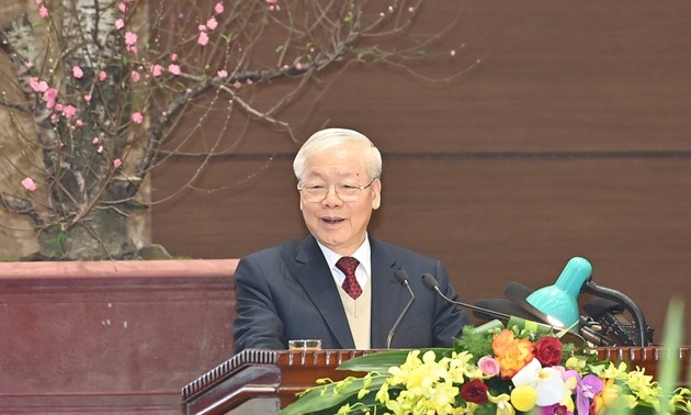 Генсек ЦК КПВ Нгуен Фу Чонг поздравил парторганизации, власти и жителейгорода Ханоя с лунным новым 2023 годом 