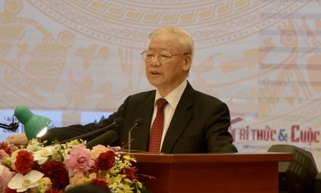 Генеральный секретарь Нгуен Фу Чонг: Таланты образуют национальный дух