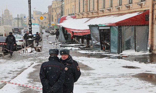 Подозреваемая в причастности к взрыву в кафе в Петербурге задержана 