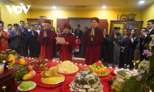 Торжественная церемония поминовения королей Хунгов во многих странах мира
