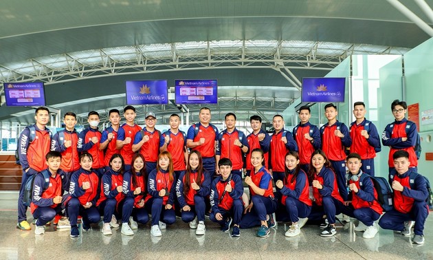 Вьетнамская спортивная делегация отправилась в Камбоджу для участия в 32-х играх ЮВА