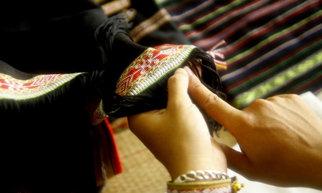 Ручное ткачество - мерило искусности и деловитости женщин народности Эде