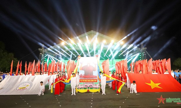 Открылись 9-й спортивный фестиваль в дельте реки Меконг и 4-й международный марафон “Vietcombank Mekong Delta” провинции Хаузянг 