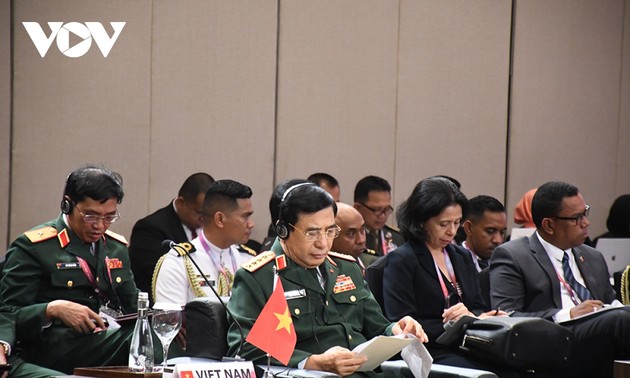 Вьетнам принял активное участие в оборонном сотрудничестве между АСЕАН и США 