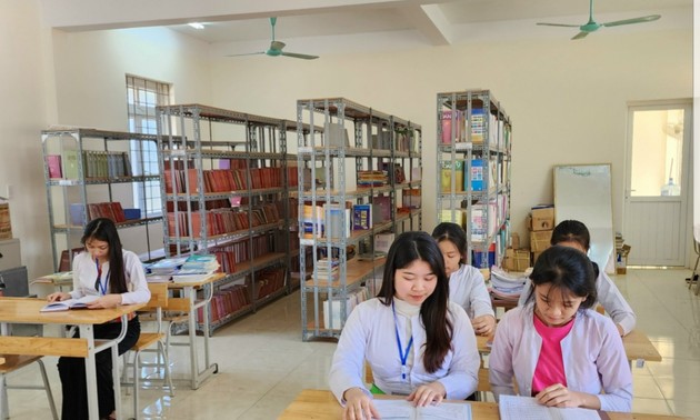 Забота об учащихся - представителях этнических меньшинств в уезде Каофонг, провинция Хоабинь