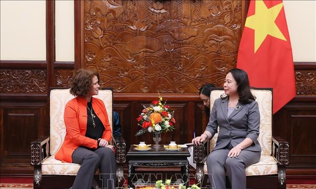 Временно исполняющая обязанности президента Во Тхи Ань Суан приняла директора ВБ во Вьетнаме 