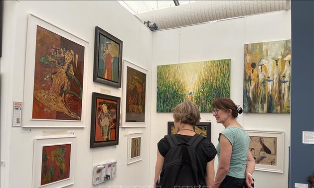 Вьетнамские картины произвели впечатление на посетителей международной ярмарки искусства в Лондоне 