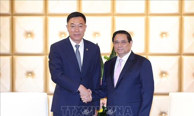 Премьер-министр Фам Минь Тинь провел встречи с руководителями некоторых крупных корпораций Китая
