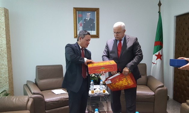 Việt Nam và Algeria tăng cường hợp tác thương mại