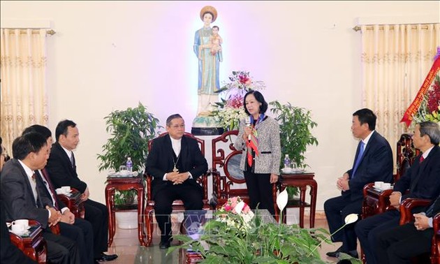 Trưởng ban Dân vận TW Trương Thị Mai thăm, chúc mừng Giáng sinh Giáo phận Bùi Chu, Nam Định