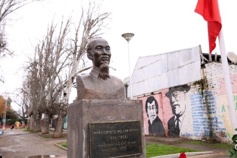 Ký thỏa thuận tu sửa công viên mang tên Chủ tịch Hồ Chí Minh tại Chile