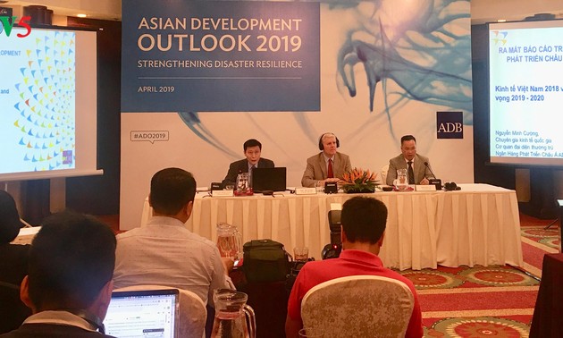 ADB: Kinh tế Việt Nam duy trì đà tăng trưởng mạnh trong bối cảnh triển vọng toàn cầu suy giảm