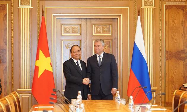 Thủ tướng Nguyễn Xuân Phúc hội kiến với Chủ tịch Đu-ma quốc gia Nga 