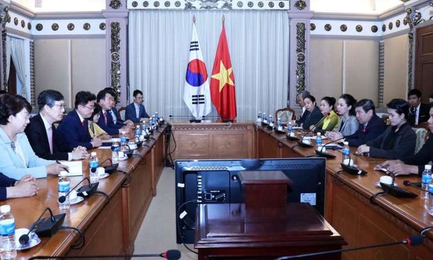 Lãnh đạo Thành phố Hồ Chí Minh tiếp Tỉnh trưởng Gyeongsanbuk