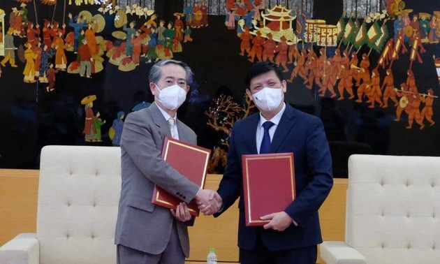 Việt Nam tiếp nhận 500.000 liều vaccine Covid-19 Sinopharm