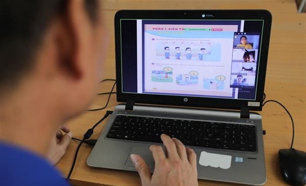 400 máy tính có kết nối internet được cung cấp cho trường học vùng sâu, vùng xa