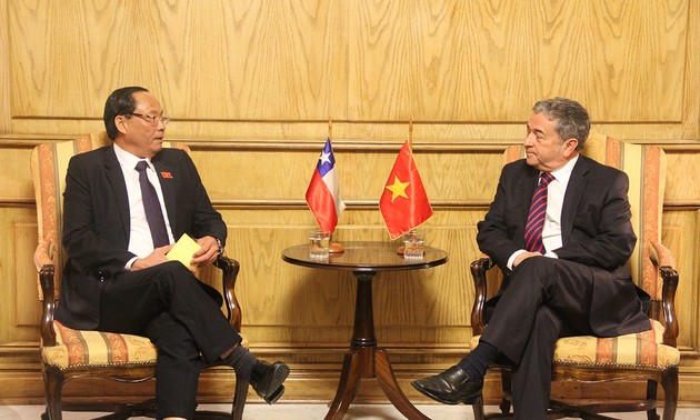 Việt Nam và Chile quyết tâm tăng cường quan hệ hữu nghị và hợp tác